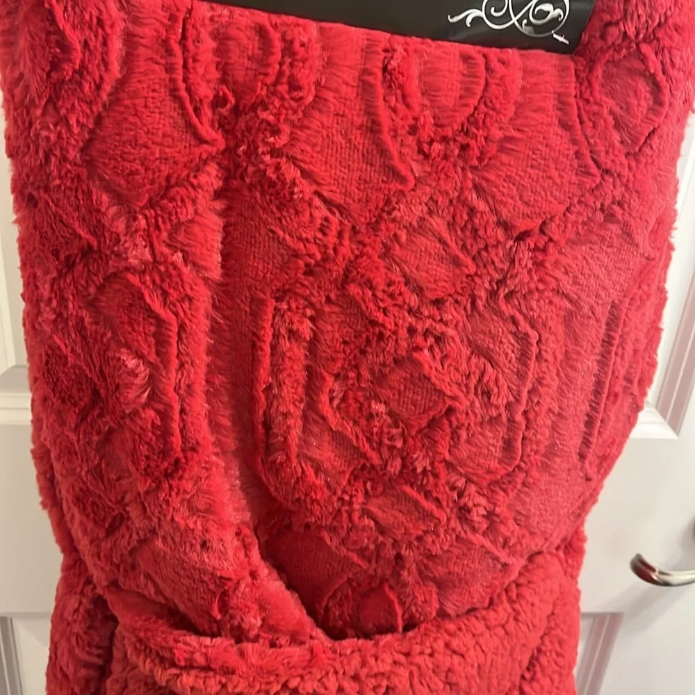 Gilmore Oversized Ultra Soft Plush Throw Blanket 50”x70” red holiday polyester